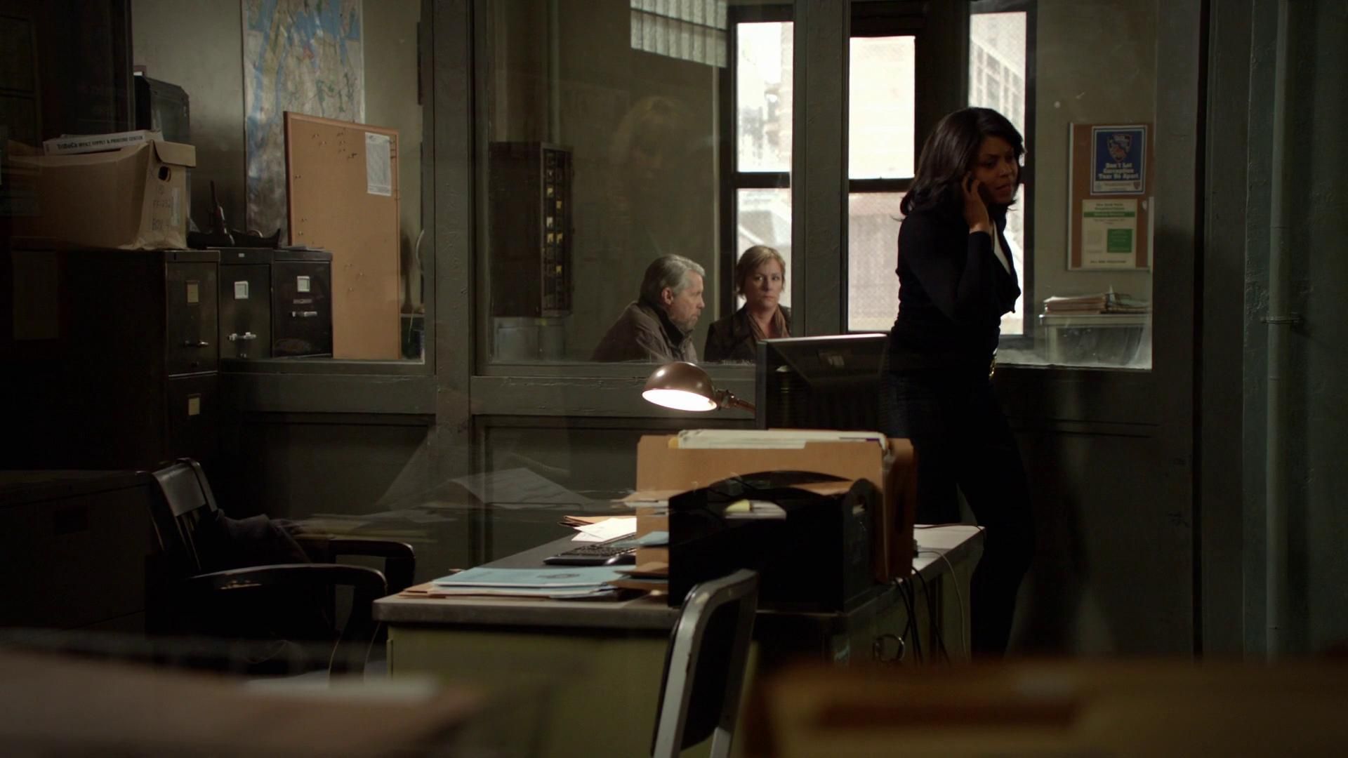 2011-PersonOfInterest-S01E12-300.jpg